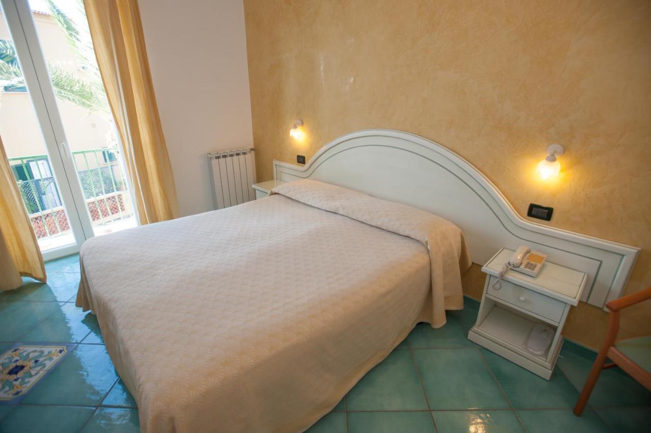Hotel Villa Sirena - Thermae & Spa Ischia Exteriör bild