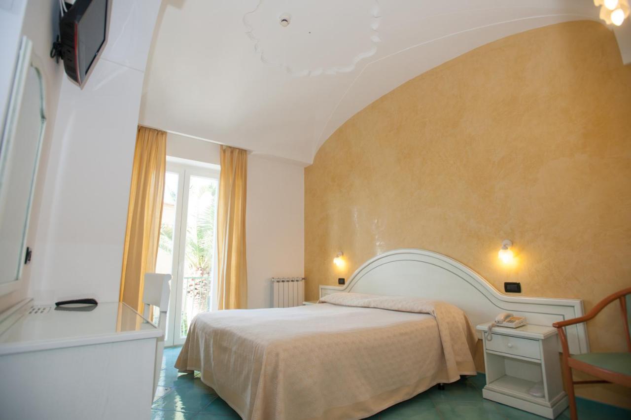 Hotel Villa Sirena - Thermae & Spa Ischia Exteriör bild