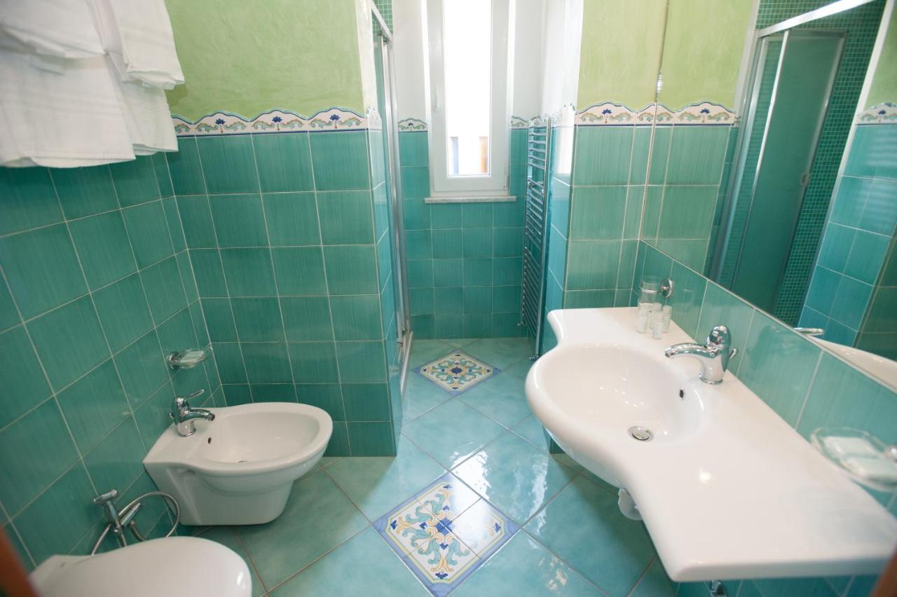 Hotel Villa Sirena - Thermae & Spa Ischia Exteriör bild