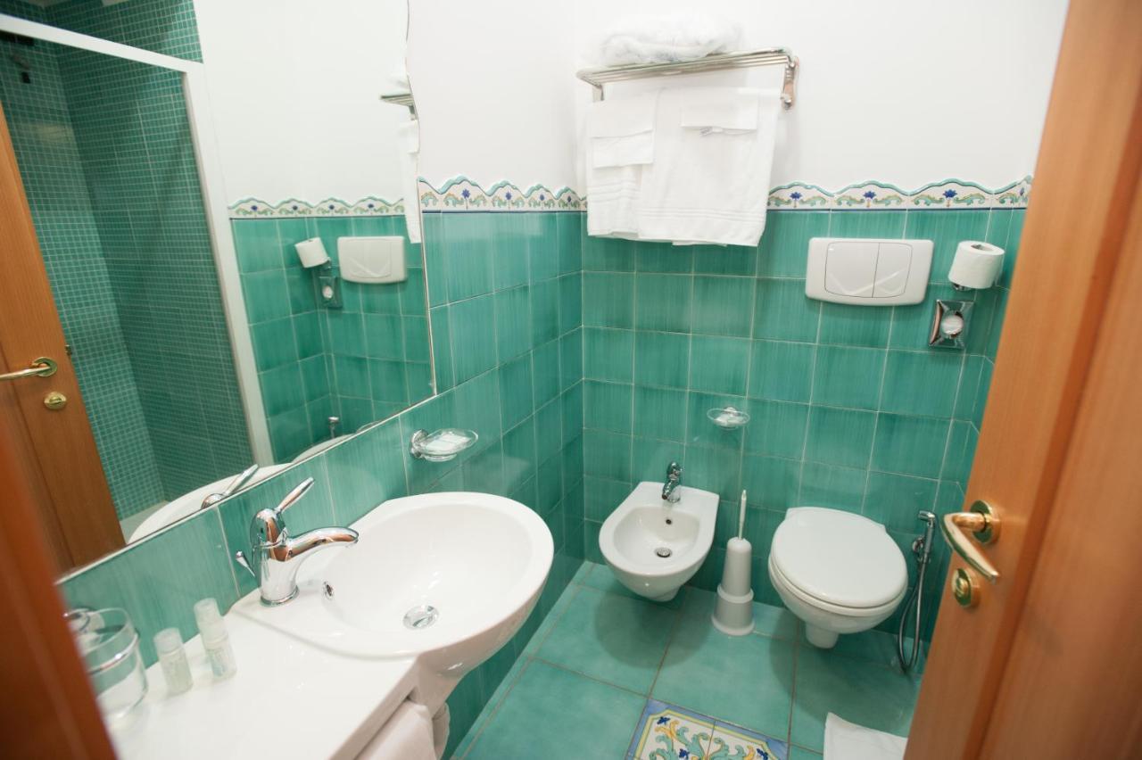 Hotel Villa Sirena - Thermae & Spa Ischia Exteriör bild