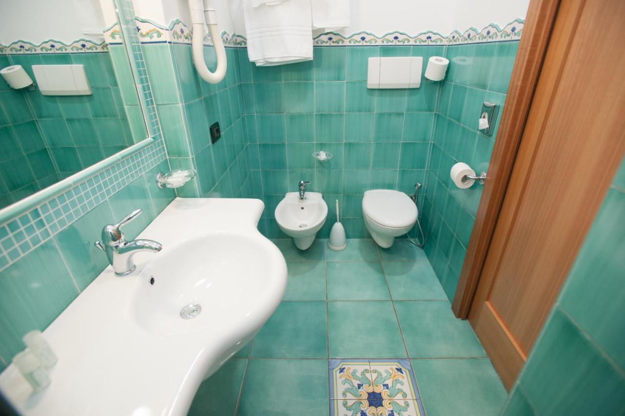 Hotel Villa Sirena - Thermae & Spa Ischia Exteriör bild